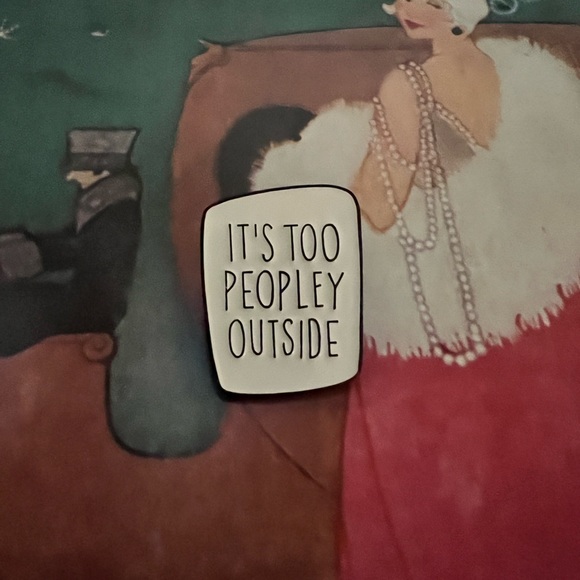 Cute 🥰 lapel pin - Picture 1 of 2